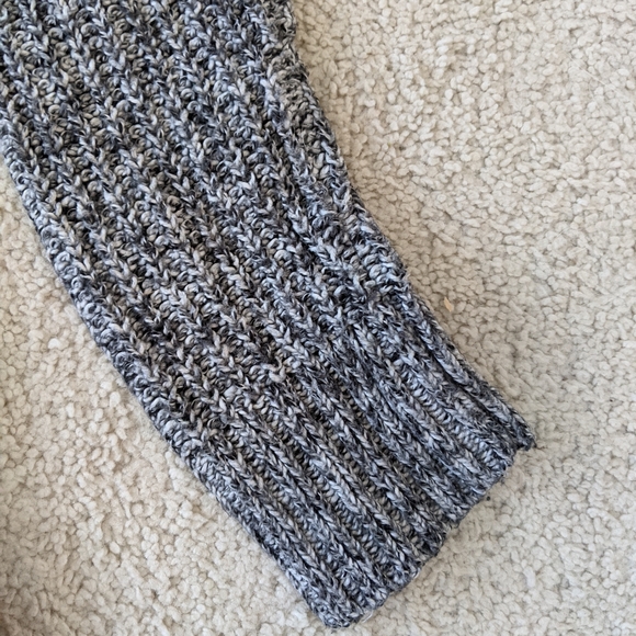 🌌 Old Navy Turtleneck Sweater - Picture 3 of 4